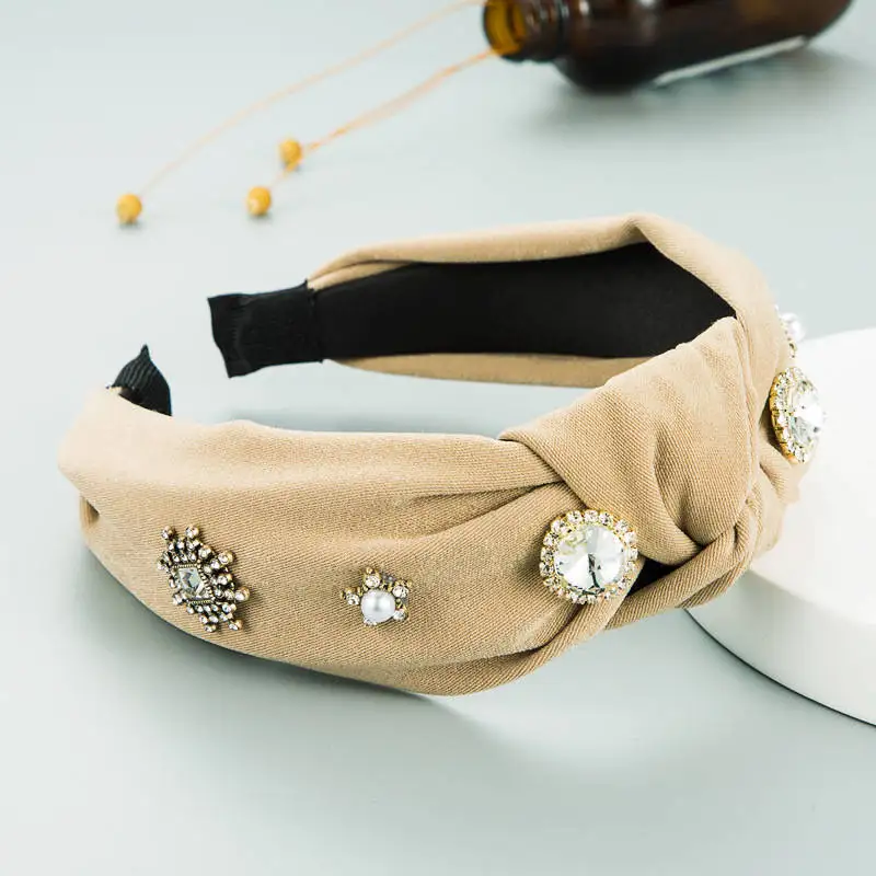 Retro Personality Creative Knotted Wide-Brimmed Fabric Hair Band Female Inlaid Rhinestone Pearl Temperament Headdress Hairpin 
Retro Personality Creative Knotted Wide-Brimmed Fabric Hair Band Female Inlaid Rhinestone Pearl Temperament Headdress Hairpin