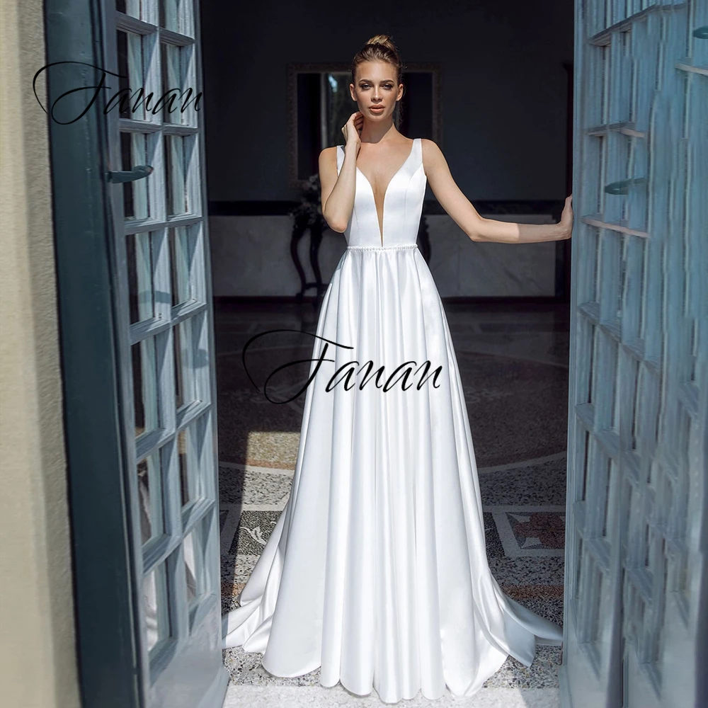 Sexy Deep V-Neck Sleeveless Backless Wedding Dress A-Line Simple Spaghetti Straps Bridal Gown robe de soirée de mariage платье
Sexy Deep V-Neck Sleeveless Backless Wedding Dress A-Line Simple Spaghetti Straps Bridal Gown robe de soirée de mariage платье