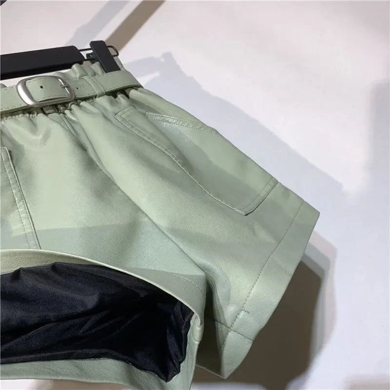 2020 Belt Korean Style High Waist Pu Leather Shorts Women's Autumn Winter Booty Shorts 
2020 Belt Korean Style High Waist Pu Leather Shorts Women's Autumn Winter Booty Shorts