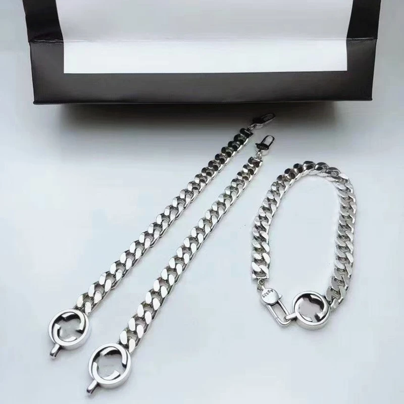 1:1 S925 Sterling Silver European And American Classic Retro Style Riding Whip Letter Bracelet, Valentine's Day Gift
1:1 S925 Sterling Silver European And American Classic Retro Style Riding Whip Letter Bracelet, Valentine's Day Gift