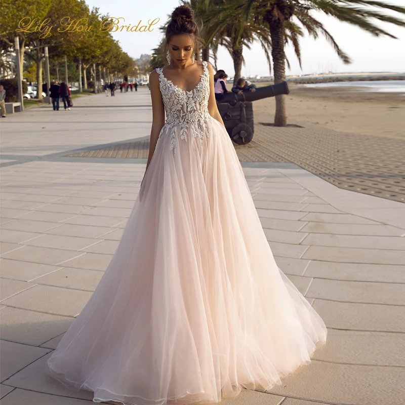 New Wedding Dress 2020 Spring Summer V Neck Beaded Lace Appliques Illusion Top Open Back Tulle Beach Bridal Gown Tv04
New Wedding Dress 2020 Spring Summer V Neck Beaded Lace Appliques Illusion Top Open Back Tulle Beach Bridal Gown Tv04