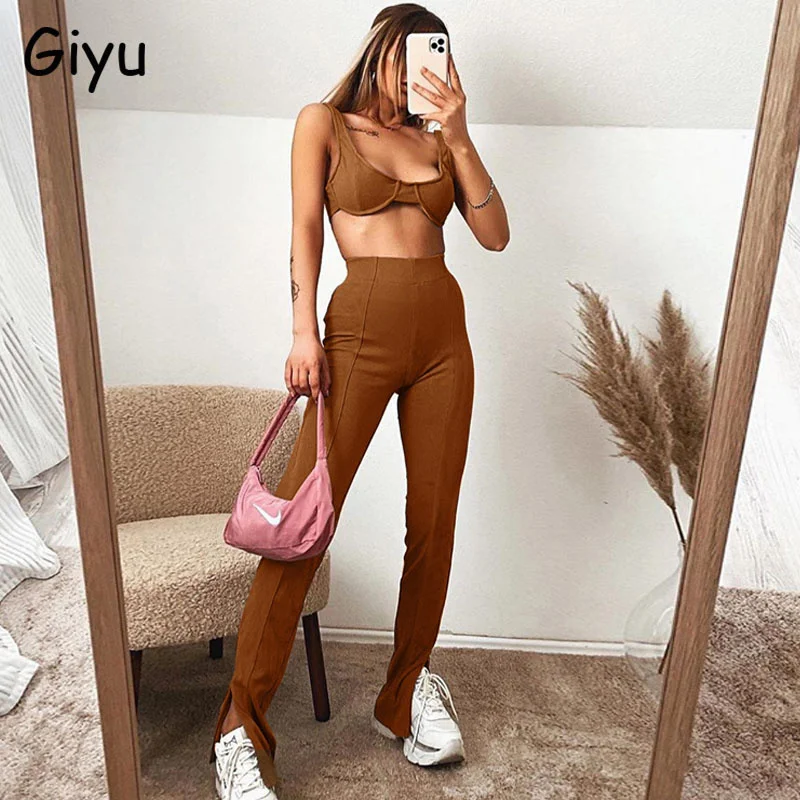 Спортивный женский комплект из двух предметов, облегающий Топ без рукавов с открытой спиной и брюки
Спортивный женский комплект из двух предметов, облегающий Топ без рукавов с открытой спиной и брюки