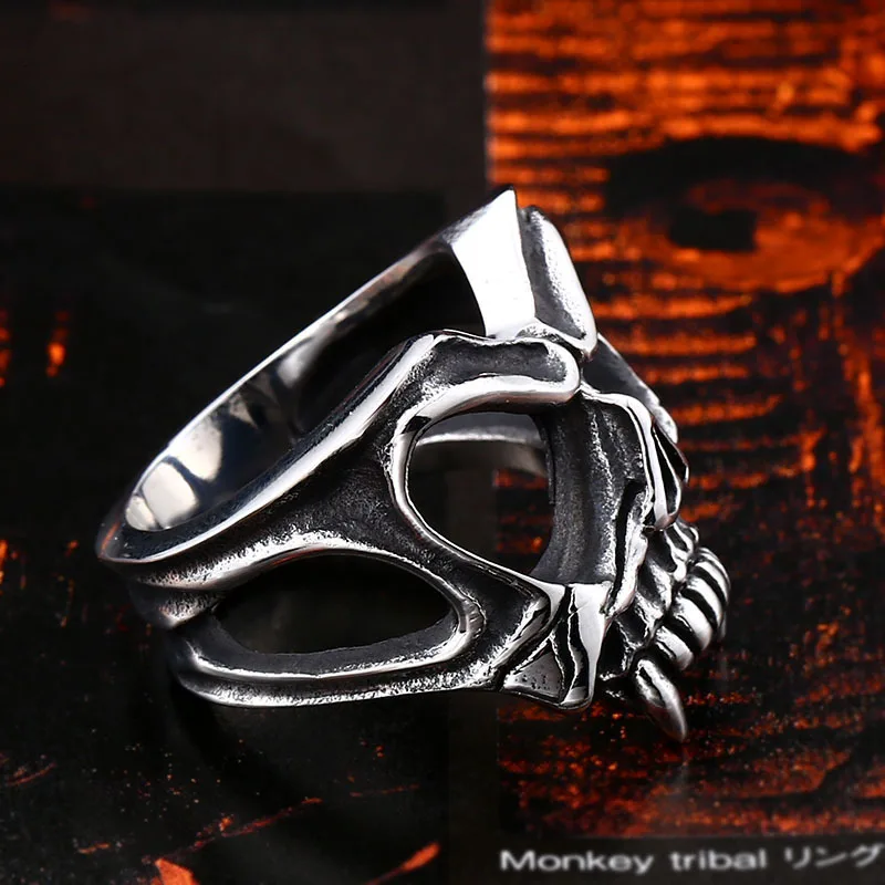 Мужское кольцо с маской вампира черное из нержавеющей стали в стиле панк