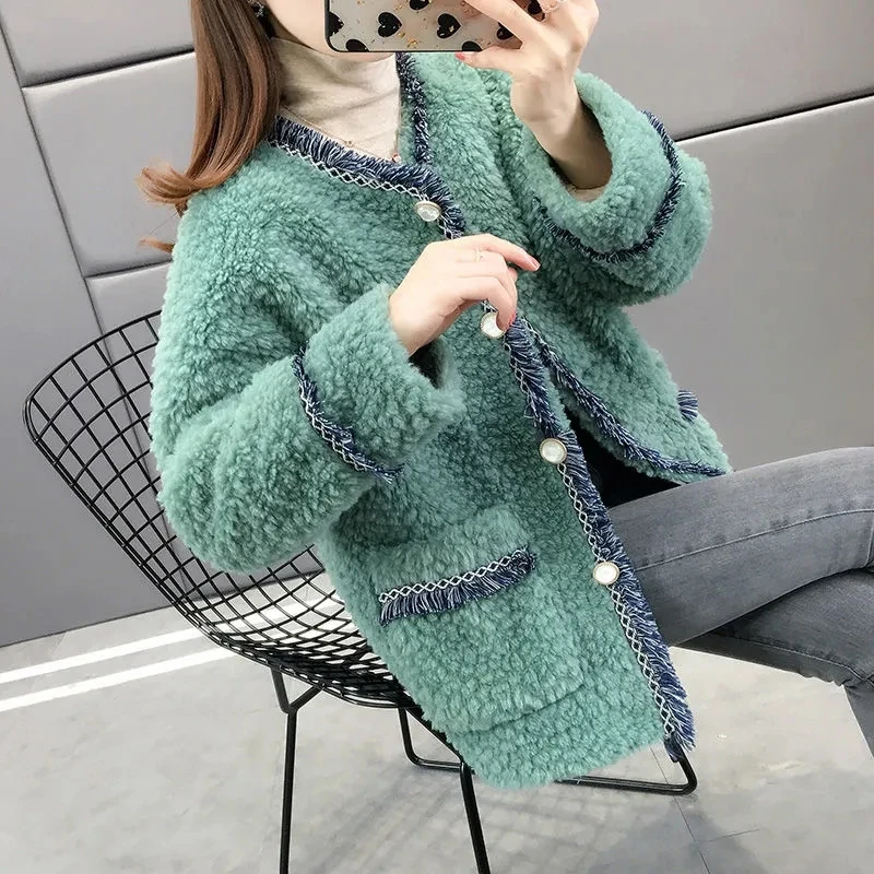 Korean Fashion Patchwork Tassels Women Jacket Faux Lamb Fur Warm Casual Loose Autumn Winter Coat Chic All-Match Female Outerwear
Korean Fashion Patchwork Tassels Women Jacket Faux Lamb Fur Warm Casual Loose Autumn Winter Coat Chic All-Match Female Outerwear