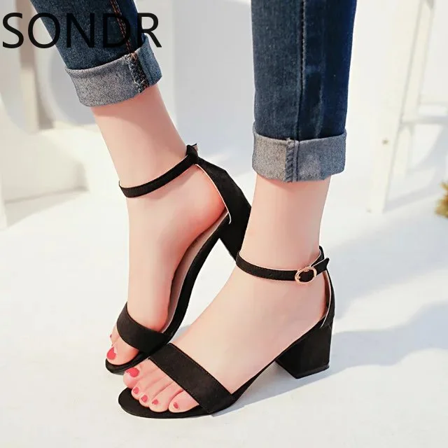 2021 Summer New mid-heel shoes women's shoes thick heel open toe suede sexy one-word buckle female sandals Roman shoes trend
2021 Summer New mid-heel shoes women's shoes thick heel open toe suede sexy one-word buckle female sandals Roman shoes trend
