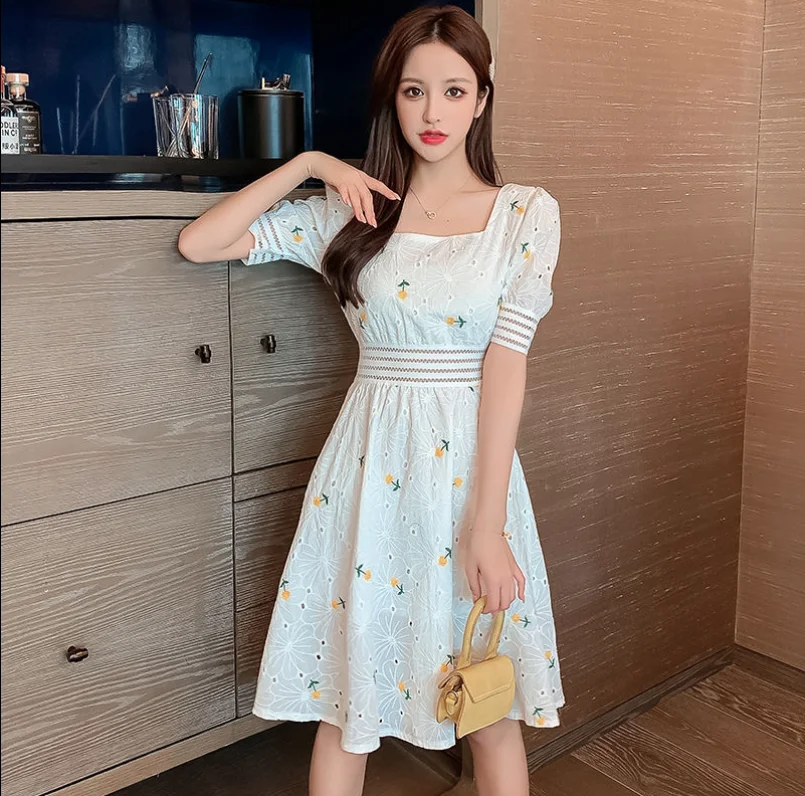 2020 French Retro Floral Dress Women Casual Square Collar Puff Sleeve Thin Fairy Dress Female Party One Piece Dress Korean
2020 French Retro Floral Dress Women Casual Square Collar Puff Sleeve Thin Fairy Dress Female Party One Piece Dress Korean
