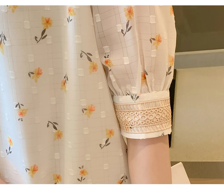 Summer New Women's Blouses V-neck Shirt Short Sleeve Tops Printed Blouse Chiffon Splicing Casual Fashion
Summer New Women's Blouses V-neck Shirt Short Sleeve Tops Printed Blouse Chiffon Splicing Casual Fashion