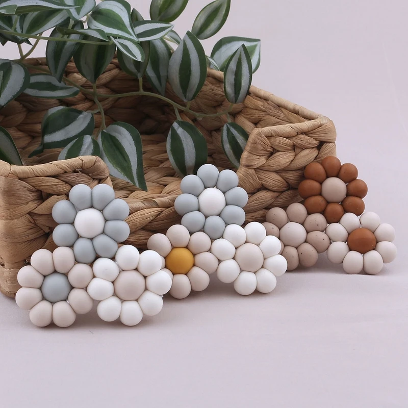 Baby Flower Shape Teether Food Grade Silicone Beads Rattle Molar Soother Nursing Teething Chewing Toy Shower Gifts for Newborn
Baby Flower Shape Teether Food Grade Silicone Beads Rattle Molar Soother Nursing Teething Chewing Toy Shower Gifts for Newborn