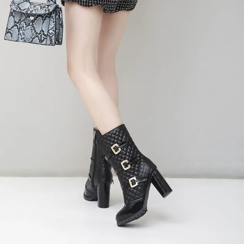 Sexy Lady Block Heel Boots Belt Buckle Zipper Black Short Shoes Solid High Heels Pumps Lace Ankle Women Bootie Winter Boots 
Sexy Lady Block Heel Boots Belt Buckle Zipper Black Short Shoes Solid High Heels Pumps Lace Ankle Women Bootie Winter Boots