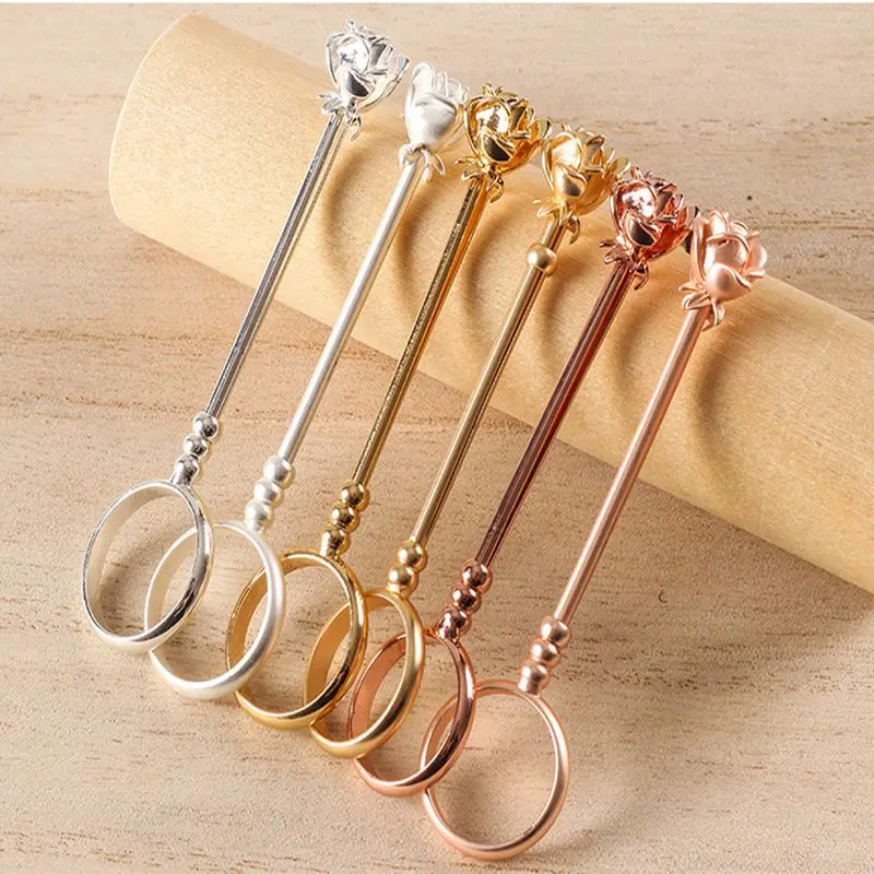 fine Rose flower Cigarette Holder Ring Rack Metal Finger Clip Women Men Slim Cigarettes Smoking Accessories Ring Gift Set
fine Rose flower Cigarette Holder Ring Rack Metal Finger Clip Women Men Slim Cigarettes Smoking Accessories Ring Gift Set