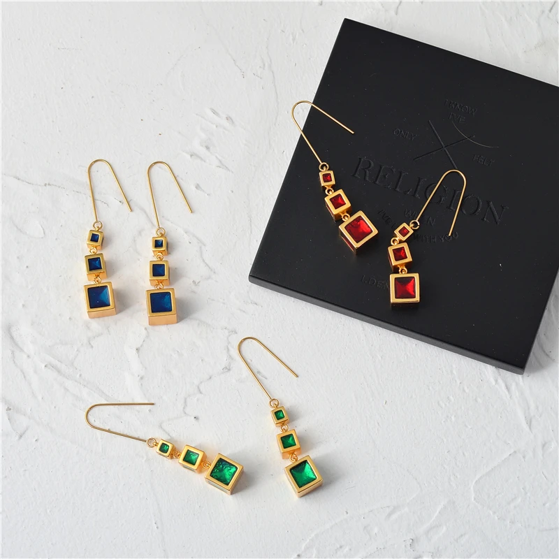 Geometric Gradual Square Long Earrings Female Europeans and Americans Design French Retro Temperament Round
Geometric Gradual Square Long Earrings Female Europeans and Americans Design French Retro Temperament Round