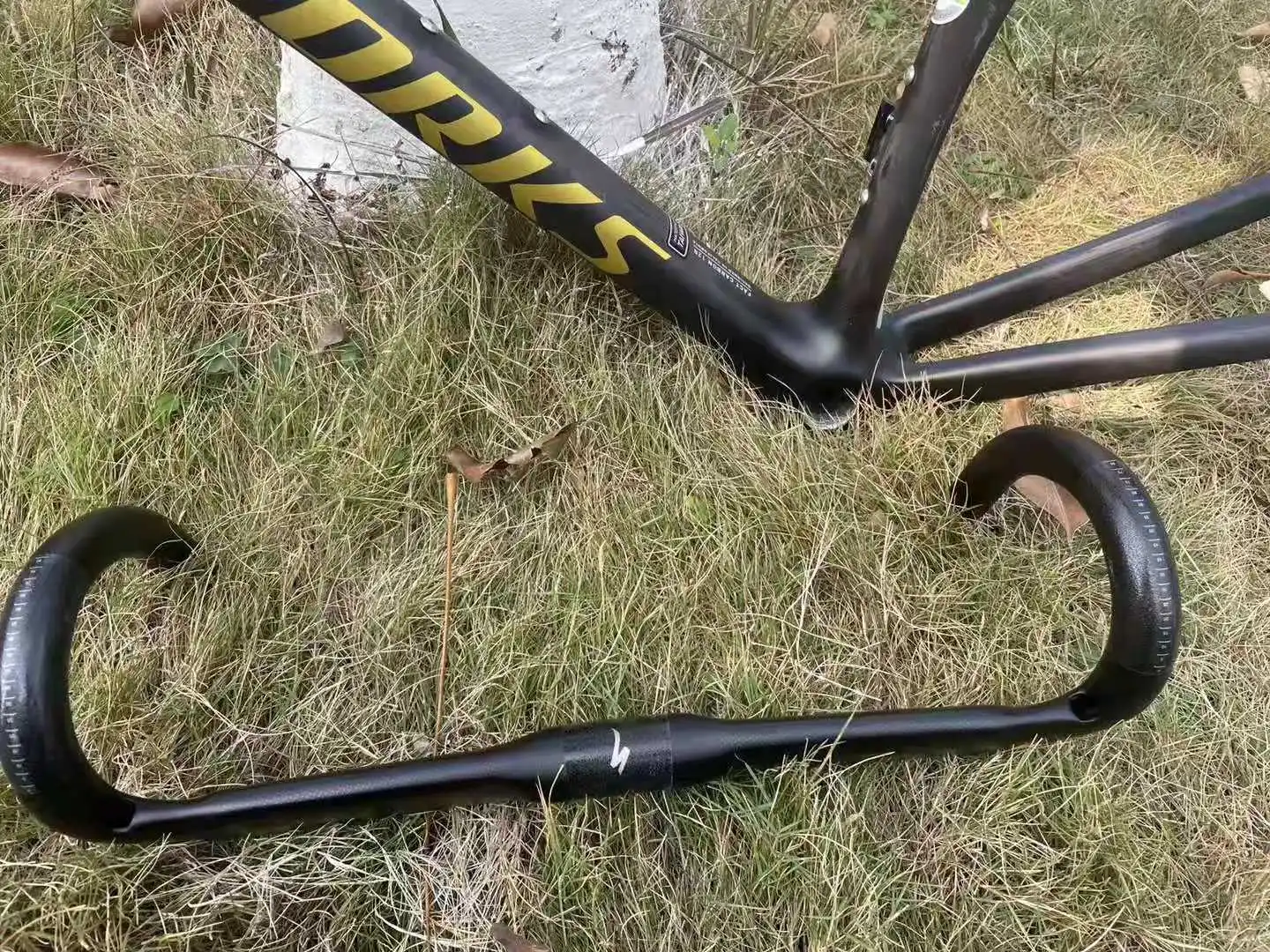 High quality SL7 road bicycle carbon frame all internal wiring suitable for machinery and Di2 group 700C road bike carbon frames
High quality SL7 road bicycle carbon frame all internal wiring suitable for machinery and Di2 group 700C road bike carbon frames