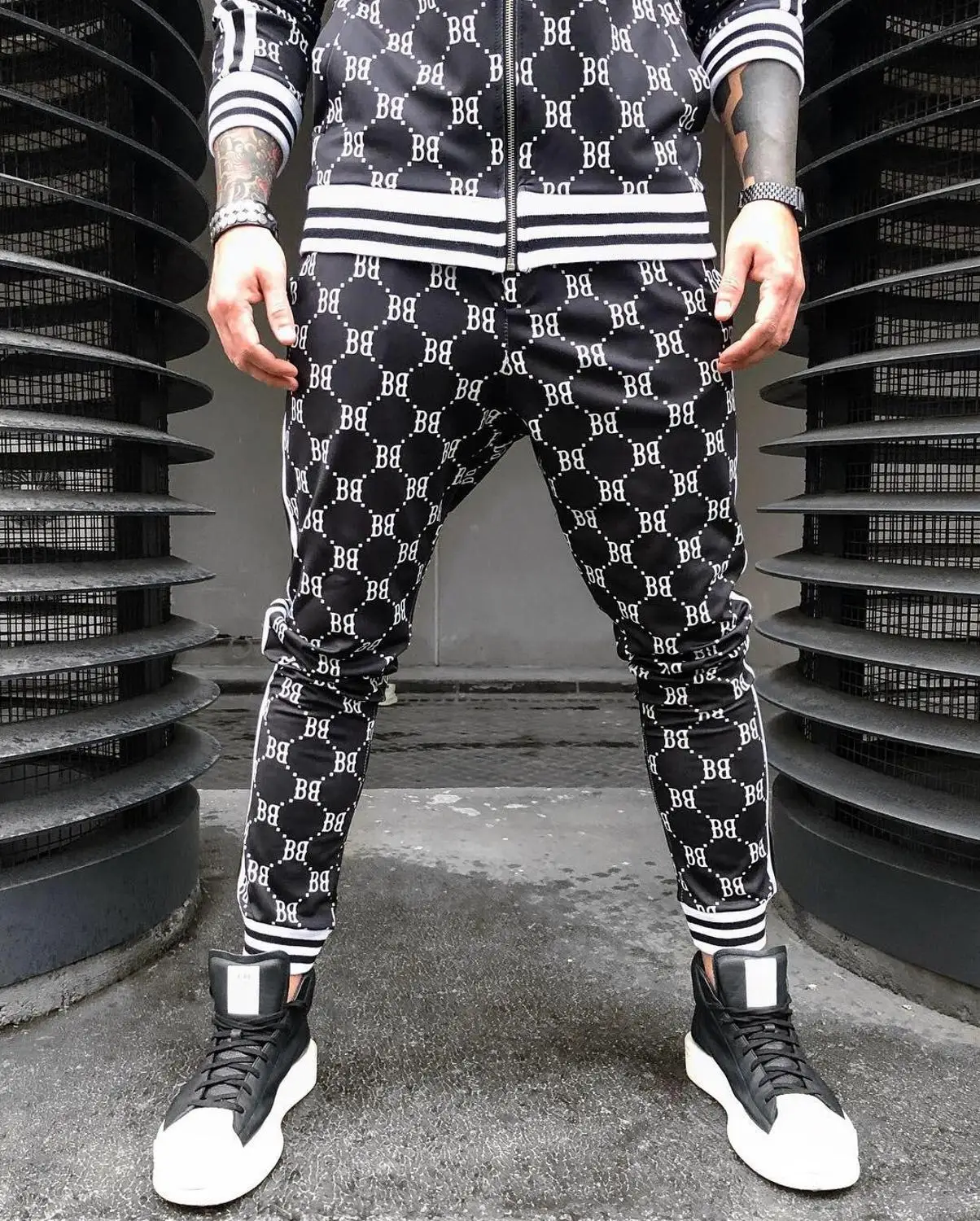 Mens Tracksuits 2020 Colorful Plaid Casual Zipper Hoodie Set Autumn Male Sweatshirt Clothes For Men
Mens Tracksuits 2020 Colorful Plaid Casual Zipper Hoodie Set Autumn Male Sweatshirt Clothes For Men