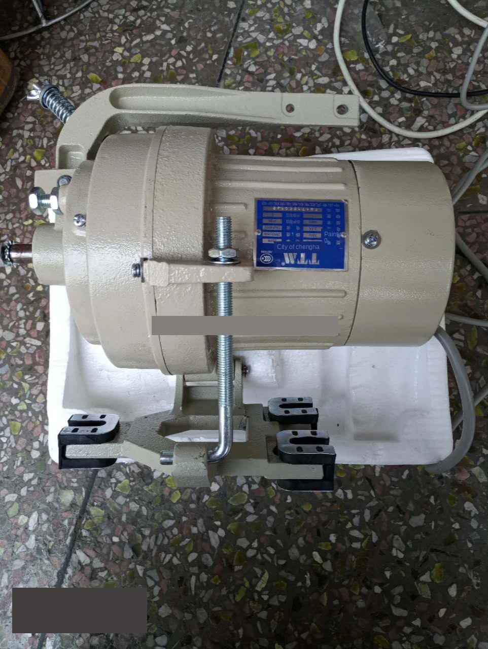 Industrial sewing machine clutch motor / needle car motor copper wire 250W 400W 550W single phase 220V motor
Industrial sewing machine clutch motor / needle car motor copper wire 250W 400W 550W single phase 220V motor