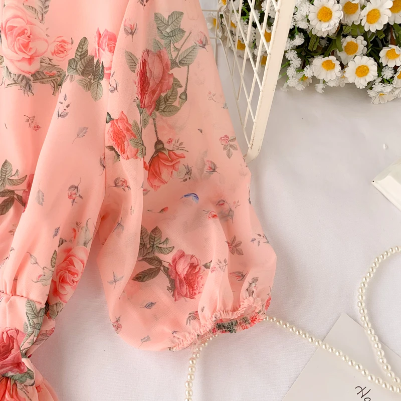 Women's Short Chiffon Dress New Summer Temperament V-neck Waist Slimming French Super Fairy Sweet Floral Popular Dress ML869
Women's Short Chiffon Dress New Summer Temperament V-neck Waist Slimming French Super Fairy Sweet Floral Popular Dress ML869