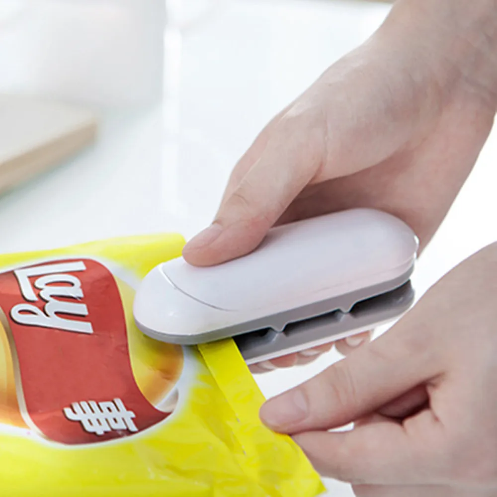 Portable Sealing Tool Heat Mini Handheld Plastic Bag Lmpluse Sealer Potato chip food bag sealing machine keeping the food fresh
Portable Sealing Tool Heat Mini Handheld Plastic Bag Lmpluse Sealer Potato chip food bag sealing machine keeping the food fresh