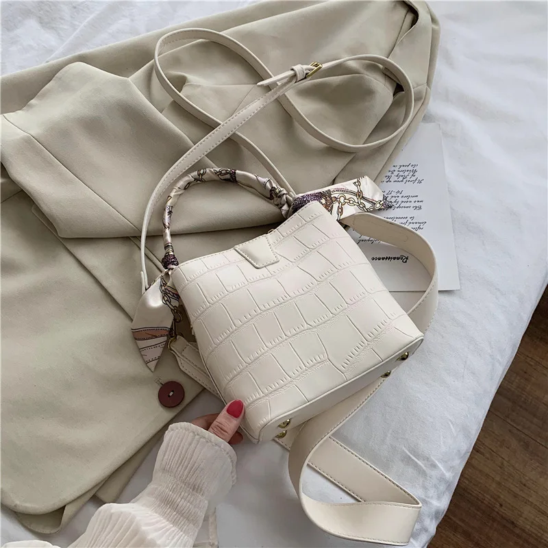 Womens Handbags This Popular Design Messenger 2021 New Fashion Red Women's Bucket Bag Spring and Summer Purses
Womens Handbags This Popular Design Messenger 2021 New Fashion Red Women's Bucket Bag Spring and Summer Purses