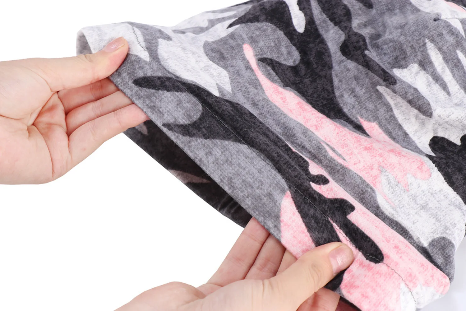 Helisopus New Multicolor Print Muslim Headscarf Inner Satin Night Sleep Cap Cancer Chemo Head Cover Bonnet Hair Accessories
Helisopus New Multicolor Print Muslim Headscarf Inner Satin Night Sleep Cap Cancer Chemo Head Cover Bonnet Hair Accessories
