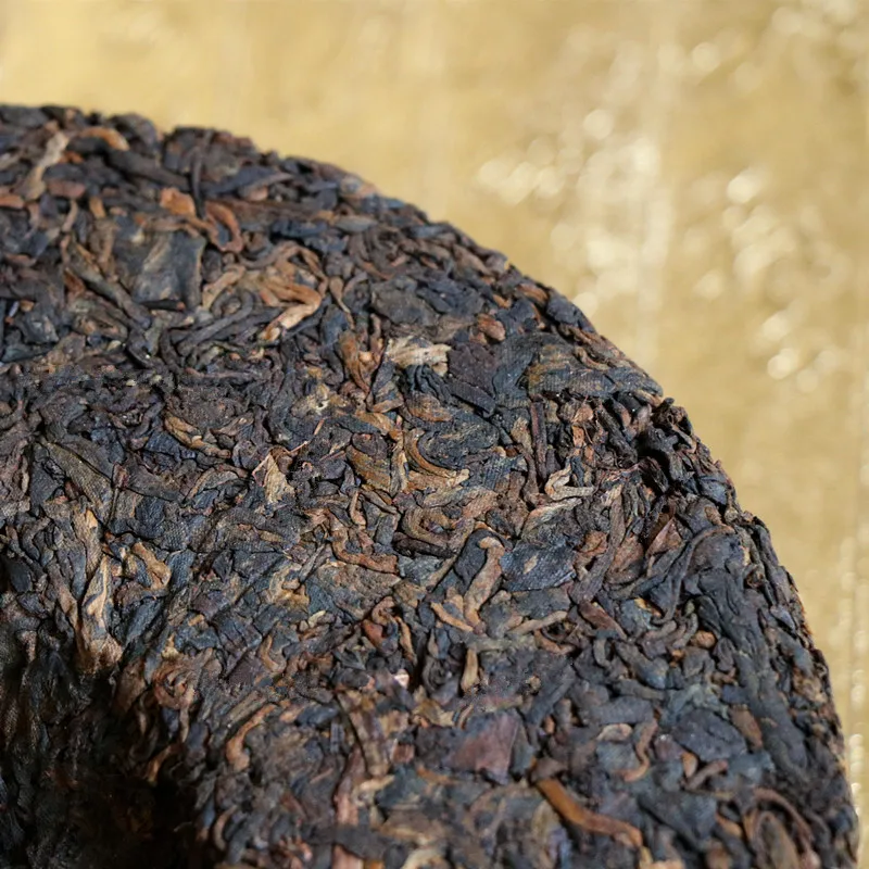 Yunnan qizibing Pu'er tea mellow tea cake spring tea in laobanzhang tea district
Yunnan qizibing Pu'er tea mellow tea cake spring tea in laobanzhang tea district