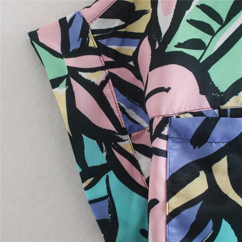 2021 Sring summer impressionism print blouse Women turn-down collar pocket shirt Single-breasted short sleeve casual tops
2021 Sring summer impressionism print blouse Women turn-down collar pocket shirt Single-breasted short sleeve casual tops