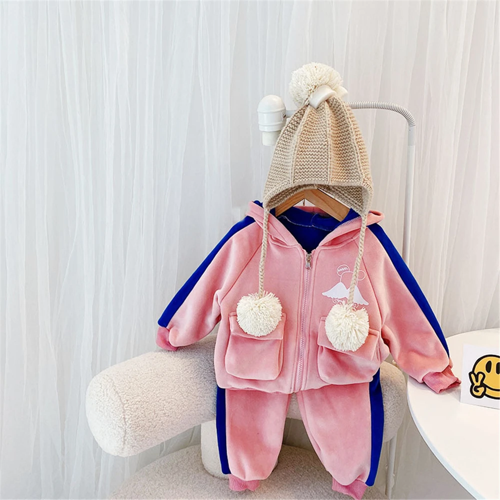 Girls' Winter Wings Double-layer Golden Velvet Set 2021 Small and Medium-sized Girl Baby Korean Hooded Jacket Two-piece Set
Girls' Winter Wings Double-layer Golden Velvet Set 2021 Small and Medium-sized Girl Baby Korean Hooded Jacket Two-piece Set