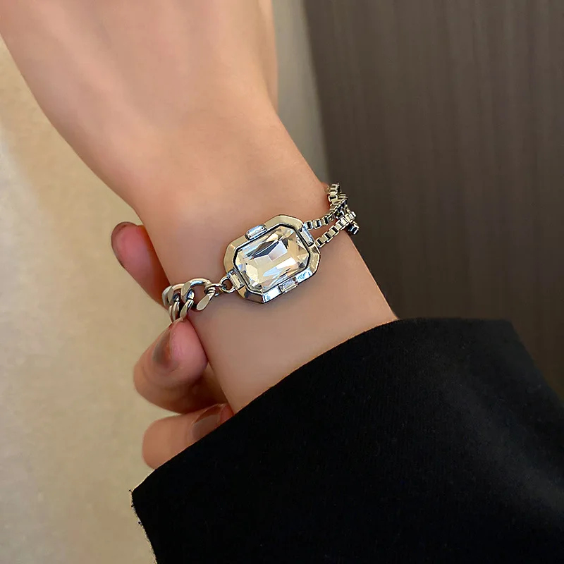 Ins Style Light Luxury Fashion Cool Wind Diamond Inlaid Minority Design Stitching High Feeling Bracelet Women
Ins Style Light Luxury Fashion Cool Wind Diamond Inlaid Minority Design Stitching High Feeling Bracelet Women