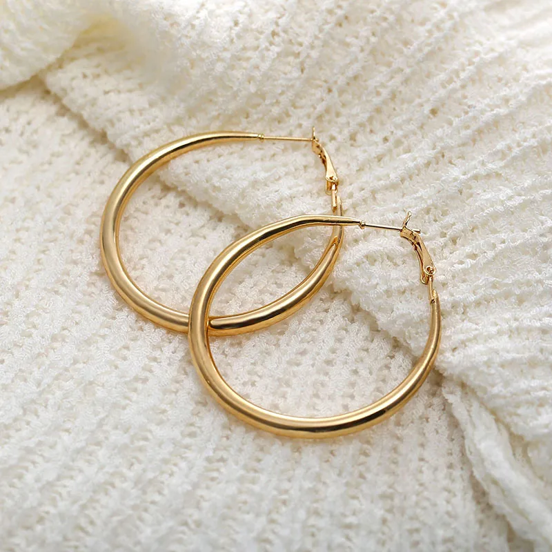 2021 Trendy Punk Hip Hop Hoop Earrings Smooth Large Circle Earrings for Women Statement Jewelry Trendy Punk Gift
2021 Trendy Punk Hip Hop Hoop Earrings Smooth Large Circle Earrings for Women Statement Jewelry Trendy Punk Gift