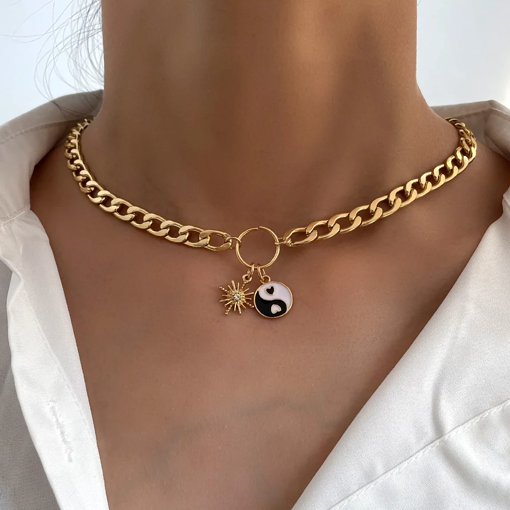Trendy Minimalist Metal Cuban Chain Choker Necklaces for Women Vintage Rhinestone Sun Yin Yang Pendant Necklace Clavicle Jewelry
Trendy Minimalist Metal Cuban Chain Choker Necklaces for Women Vintage Rhinestone Sun Yin Yang Pendant Necklace Clavicle Jewelry