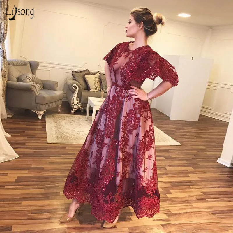 Amazing Burgundy Lace Appliques Long Prom Party Dresses Elegant Round Neck 2020 Evening Gown 3/4 Sleeve Formal vestido de noiva
Amazing Burgundy Lace Appliques Long Prom Party Dresses Elegant Round Neck 2020 Evening Gown 3/4 Sleeve Formal vestido de noiva