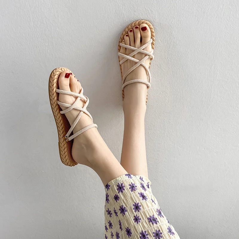 Slippers Women Summer Flat Shoes Female Slides Low Pantofle Fashion Beach 2021 Luxury Soft Rome Cotton Fabric Basic PU Shoes Wom
Slippers Women Summer Flat Shoes Female Slides Low Pantofle Fashion Beach 2021 Luxury Soft Rome Cotton Fabric Basic PU Shoes Wom
