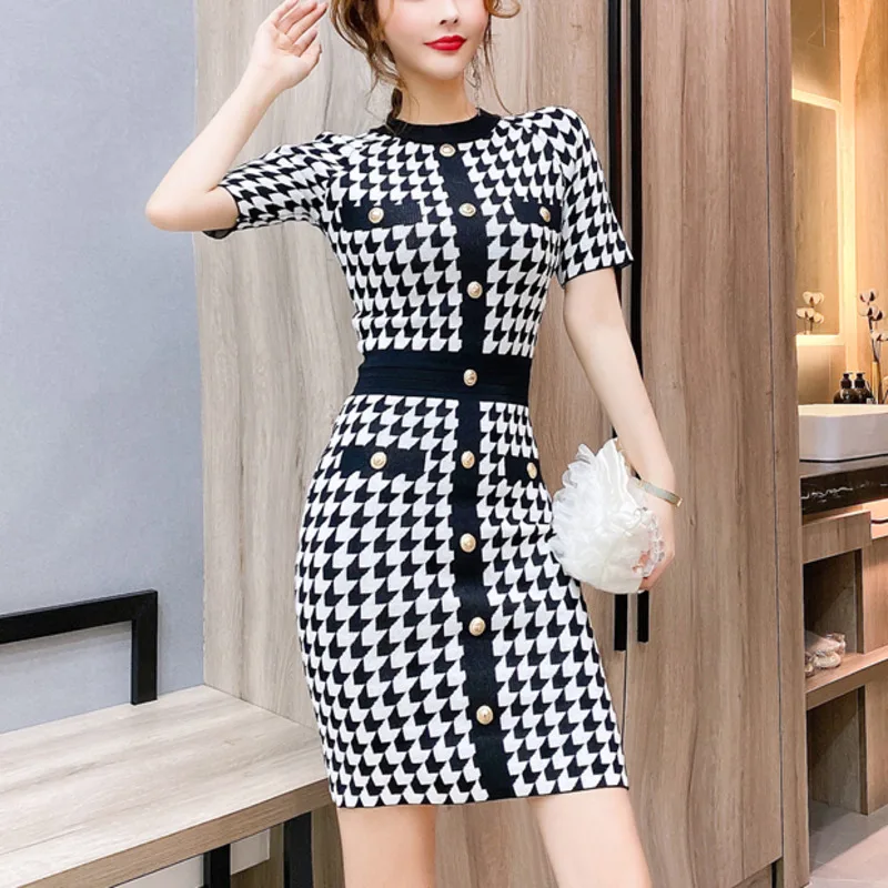 vetement femme 2021 Summer dress Women Knitted Vintage High Waist Button Basic Bodycon Elastic Casual Robe Femme vestidos
vetement femme 2021 Summer dress Women Knitted Vintage High Waist Button Basic Bodycon Elastic Casual Robe Femme vestidos