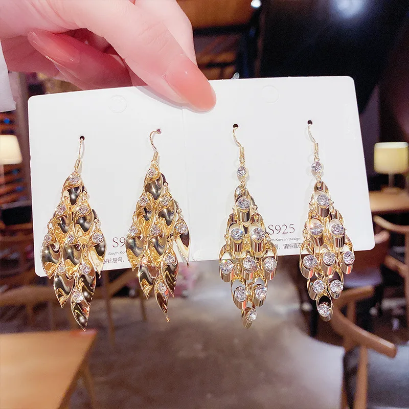 new trendy fashion tassel earrings female temperament metal temperament rhinestone ear hook earrings
new trendy fashion tassel earrings female temperament metal temperament rhinestone ear hook earrings