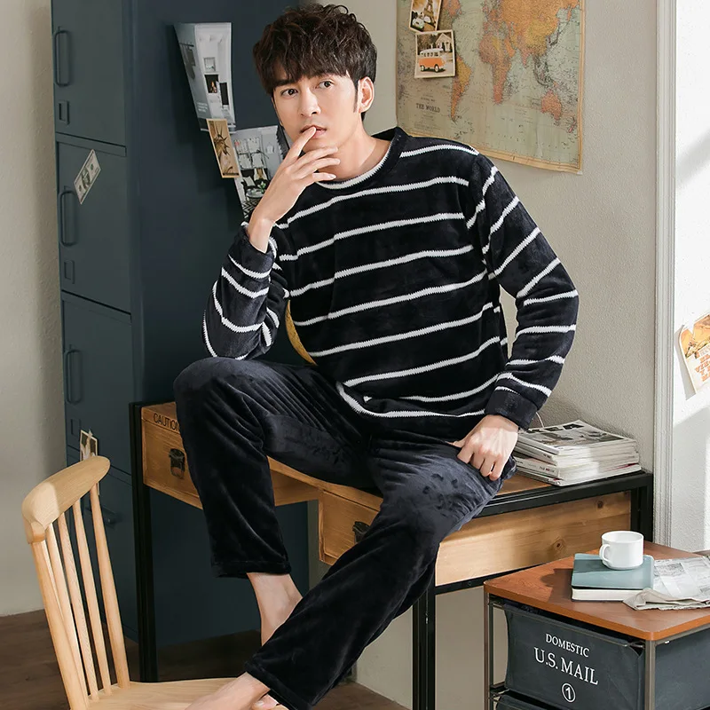 Пижама из бархата кораллового цвета, мужской зимний комплект с длинными рукавами, теплый домашний костюм, комплект из двух предметов. 
Пижама из бархата кораллового цвета, мужской зимний комплект с длинными рукавами, теплый домашний костюм, комплект из двух предметов.