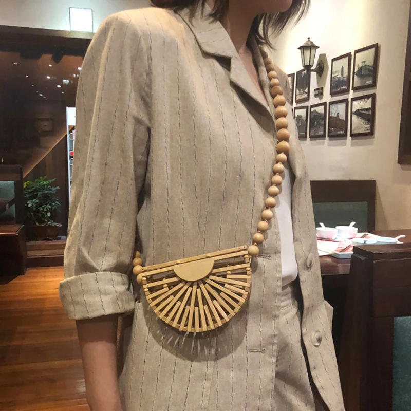 Half Moon Bamboo Beach Bag Women 2020 Summer Wooden Beaded Chains Mini Shoulder Messenger Bag Ladies Casual Semicircle Straw Bag
Half Moon Bamboo Beach Bag Women 2020 Summer Wooden Beaded Chains Mini Shoulder Messenger Bag Ladies Casual Semicircle Straw Bag