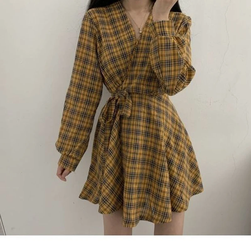 Autumn 2020 New Retro Fashion Small Fresh V-neck Plaid Waist Strap Bow Long Sleeve Dress Mini Skirt Sashes Full Empire
Autumn 2020 New Retro Fashion Small Fresh V-neck Plaid Waist Strap Bow Long Sleeve Dress Mini Skirt Sashes Full Empire
