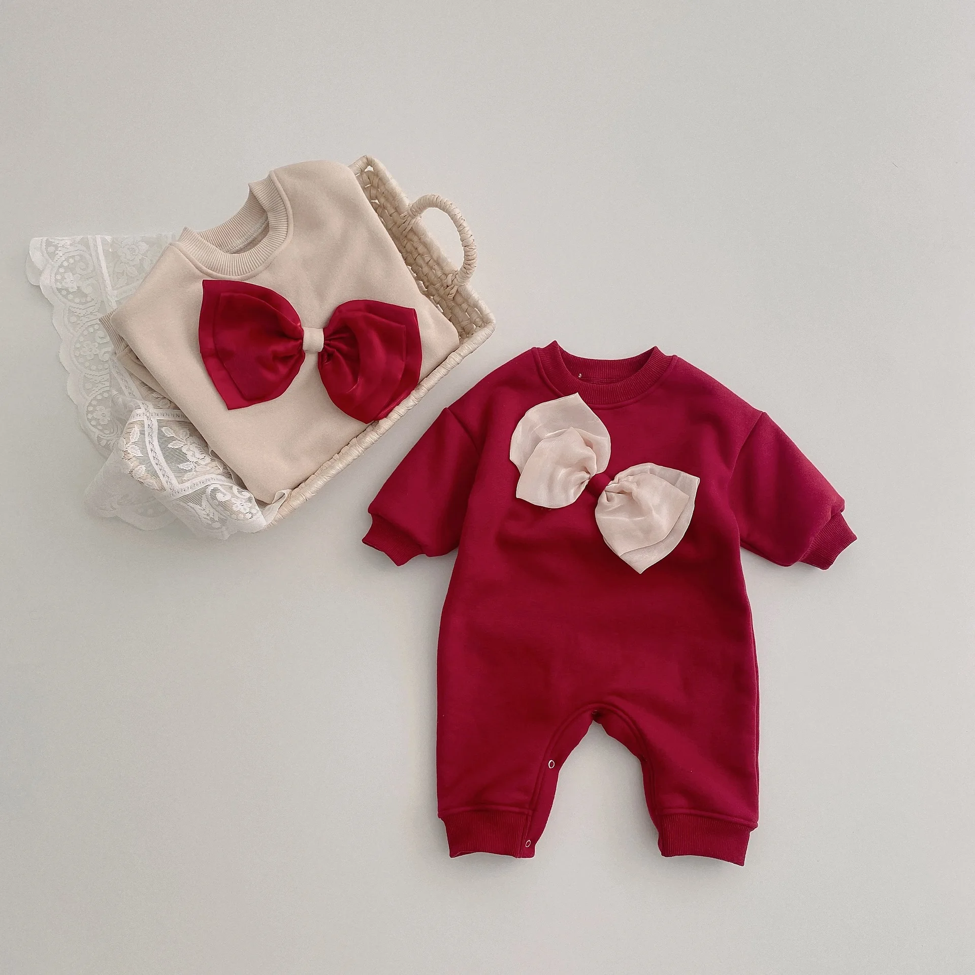 Winter Thick Children's Clothing Long Sleeve Big Bow Rompers Baby Girls Pullover Jumpsuit Warm Kid Newborn New Year Costumes
Winter Thick Children's Clothing Long Sleeve Big Bow Rompers Baby Girls Pullover Jumpsuit Warm Kid Newborn New Year Costumes
