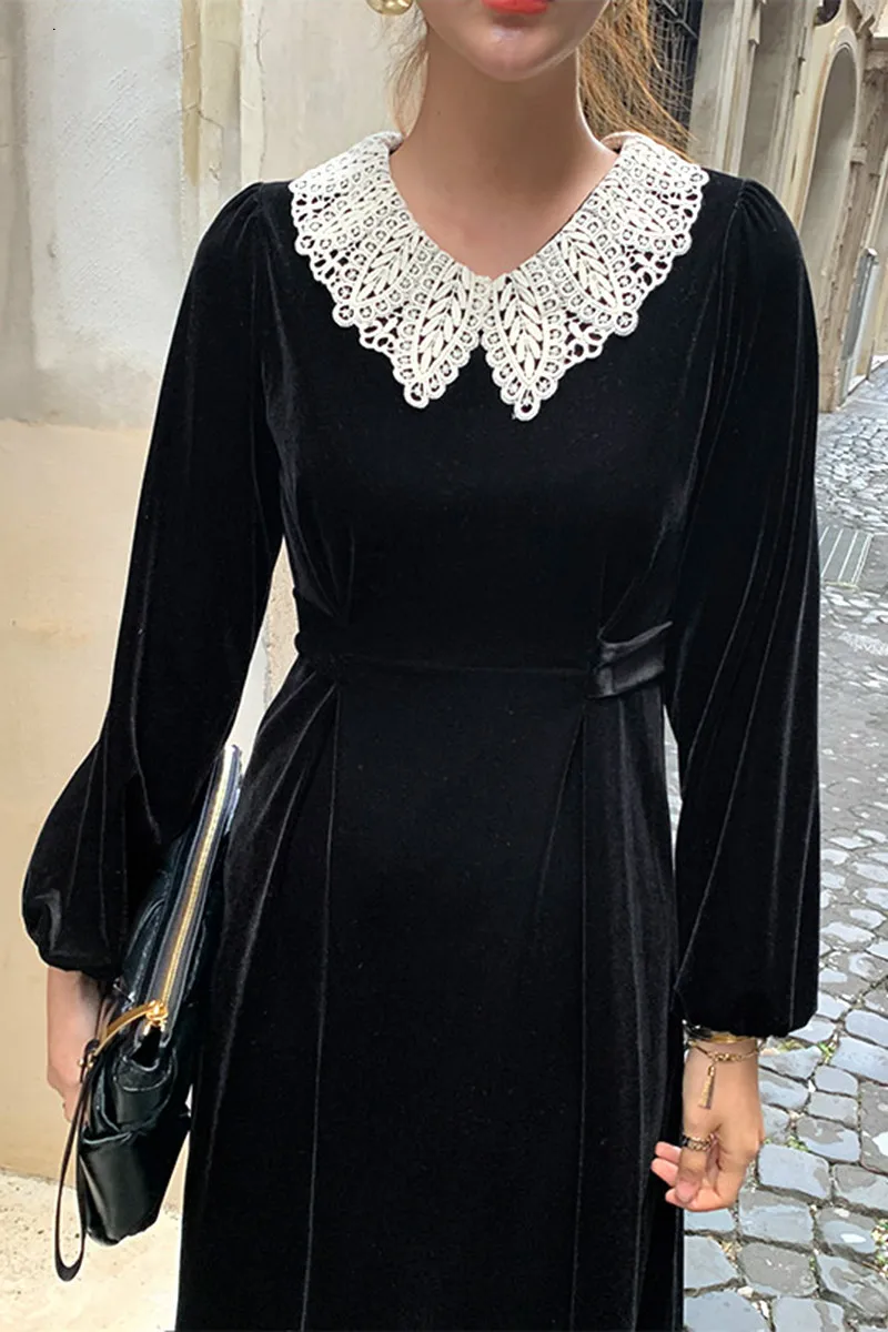 French Style Vintage Peter Pan Collar Velvet Dress Chic Lace Patchwork Panelled Vestidos Slim Waist Women Dresses 1H777
French Style Vintage Peter Pan Collar Velvet Dress Chic Lace Patchwork Panelled Vestidos Slim Waist Women Dresses 1H777