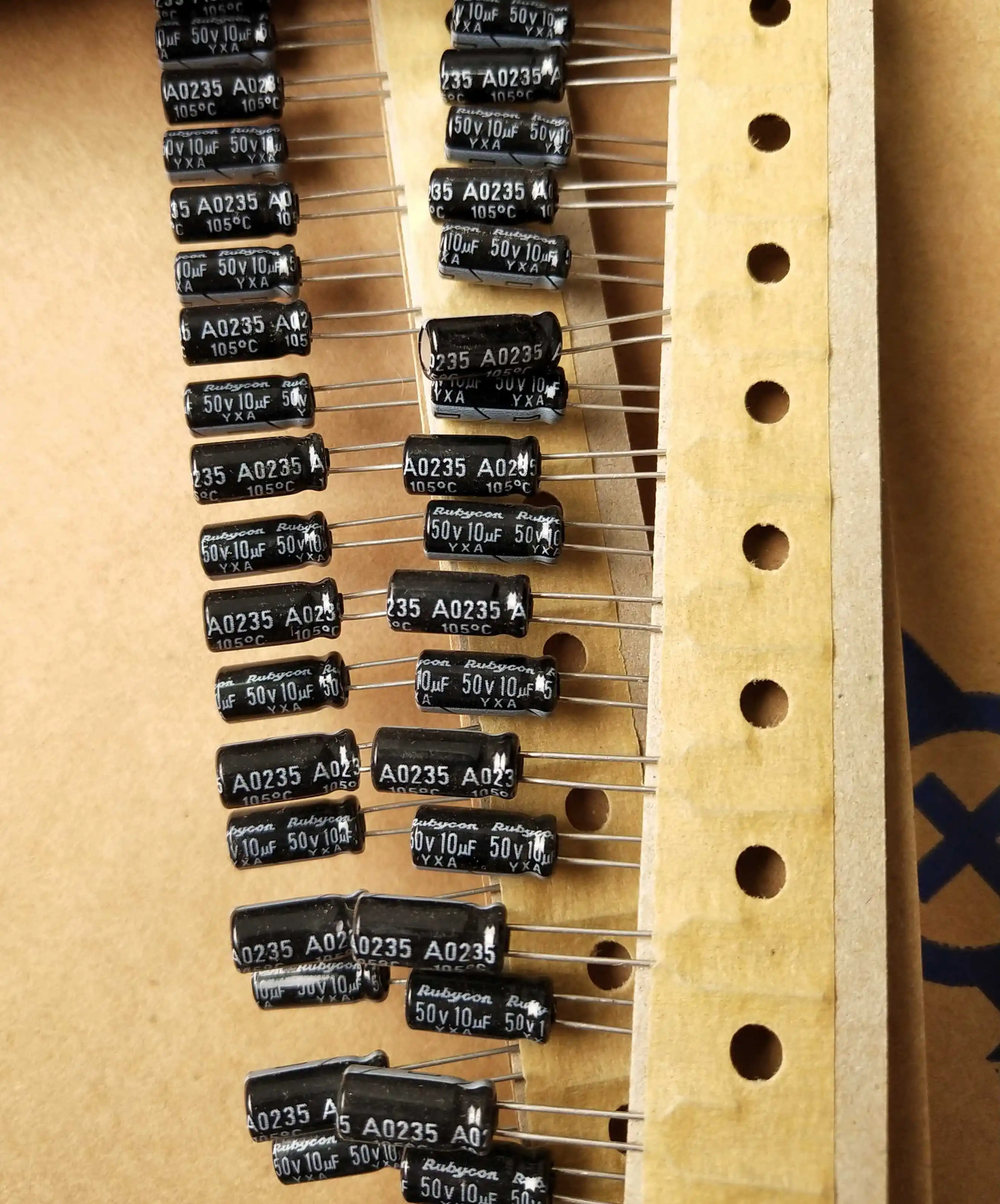 50pcs/lot RUBYCON YXA series 105C high frequency low resistance long life aluminum electrolytic capacitor free shipping
50pcs/lot RUBYCON YXA series 105C high frequency low resistance long life aluminum electrolytic capacitor free shipping