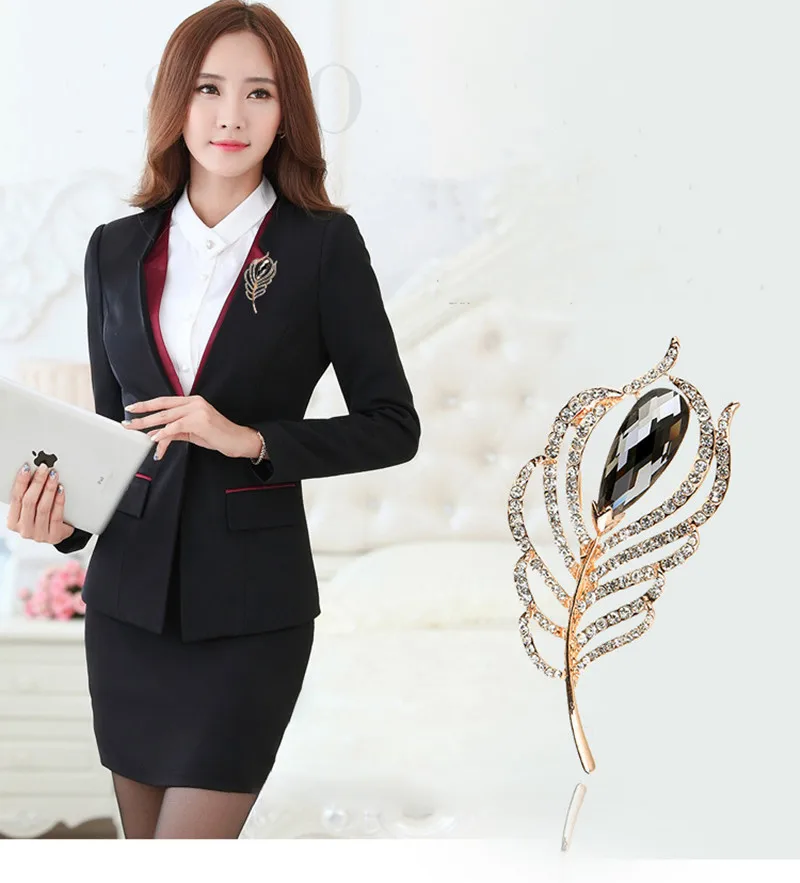 Rhinestone Crystal Peacock Feather Brooches Pins For Women Ladies Jewelry Suit Pin Wholesale
Rhinestone Crystal Peacock Feather Brooches Pins For Women Ladies Jewelry Suit Pin Wholesale