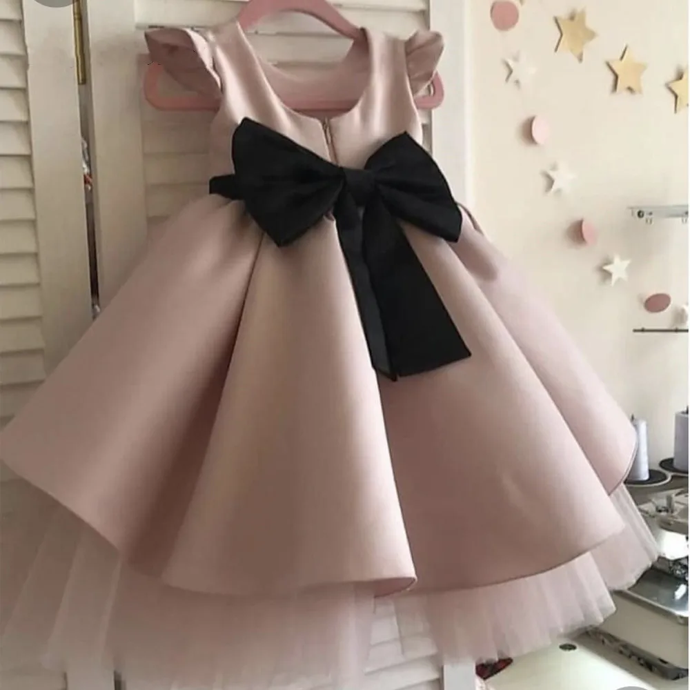 Real Photos Pink Girls Dresses Open Back Big Satin Bow Girls Party Dress Princess Costume Custom Made
Real Photos Pink Girls Dresses Open Back Big Satin Bow Girls Party Dress Princess Costume Custom Made