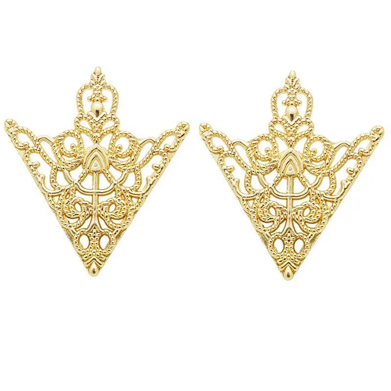 Vintage Fashion Triangle Shirt Collar Pin for Men and Women Hollowed Out Crown Brooch Corner Emblem Jewelry Accessories 
Vintage Fashion Triangle Shirt Collar Pin for Men and Women Hollowed Out Crown Brooch Corner Emblem Jewelry Accessories