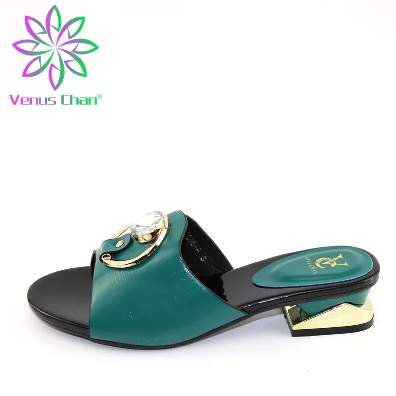 2019 Новые африканские свадебные туфли итальянский дизайн женская обувь украшенная стразы женские пикантные туфли-лодочки на высоком каблук... 
2019 Новые африканские свадебные туфли итальянский дизайн женская обувь украшенная стразы женские пикантные туфли-лодочки на высоком каблук...