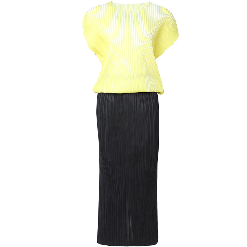 Plus Size Skirt Suits Women 2020 Summer New Red Stretch Miyake Pleated Round Neck Short sleeve T-shirt + Elastic Waist Skirt Set
Plus Size Skirt Suits Women 2020 Summer New Red Stretch Miyake Pleated Round Neck Short sleeve T-shirt + Elastic Waist Skirt Set