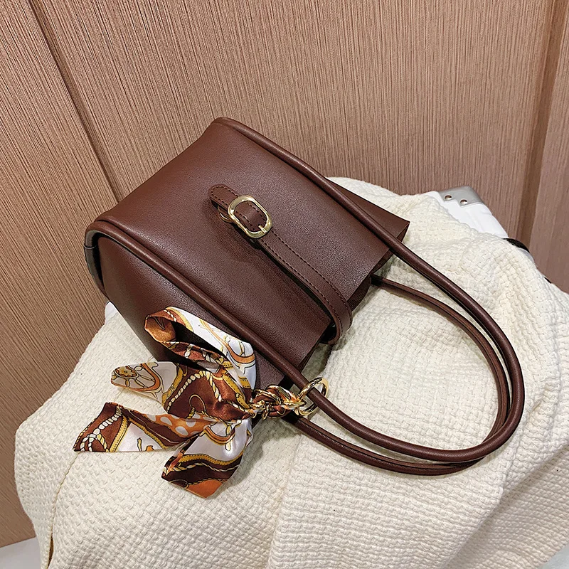 European and American Bags 2021 New Autumn Fashion Ladies Luxury High-quality Casual Messenger Bag Retro Portable Bucket Bag
European and American Bags 2021 New Autumn Fashion Ladies Luxury High-quality Casual Messenger Bag Retro Portable Bucket Bag