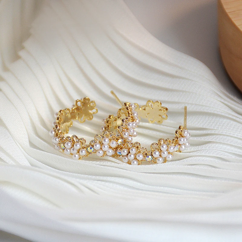 Fashion Cute Pearl Colorful Stud Earrings for Women Design Luxury Jewelry Micro-inlaid AAA Zircon High Quality S925 Needle Gift
Fashion Cute Pearl Colorful Stud Earrings for Women Design Luxury Jewelry Micro-inlaid AAA Zircon High Quality S925 Needle Gift