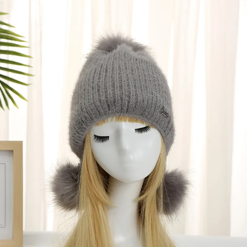 Girls Warm Solid Color Soft Hat Fur Ball Cap Winter Women Warm Knit Hat Letter Embroidery Ear ProtectionCap Women Beanies Hat
Girls Warm Solid Color Soft Hat Fur Ball Cap Winter Women Warm Knit Hat Letter Embroidery Ear ProtectionCap Women Beanies Hat