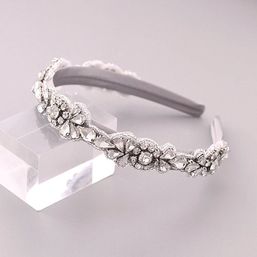 100% Handmade Stunning Bridal Headpieces Hair Jewelry Fashionable Headband New Baroque Hair Hoop Retro Wedding Hair Accessories
100% Handmade Stunning Bridal Headpieces Hair Jewelry Fashionable Headband New Baroque Hair Hoop Retro Wedding Hair Accessories