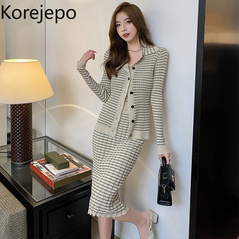 Korejepo Women 3 Piece Set 2021 Autumn Korean Chic Sweet Retro Gentle Striped Suit Vest Cardigan Skirt Three-piece Knitted Skirt
Korejepo Women 3 Piece Set 2021 Autumn Korean Chic Sweet Retro Gentle Striped Suit Vest Cardigan Skirt Three-piece Knitted Skirt