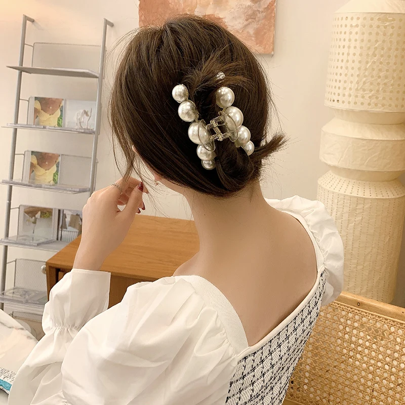 

Autumn and Winter Pearl Barrettes Back Head Elegant Graceful Grip Large Hair Claw Shark Clips Hairpin Korean Headdress