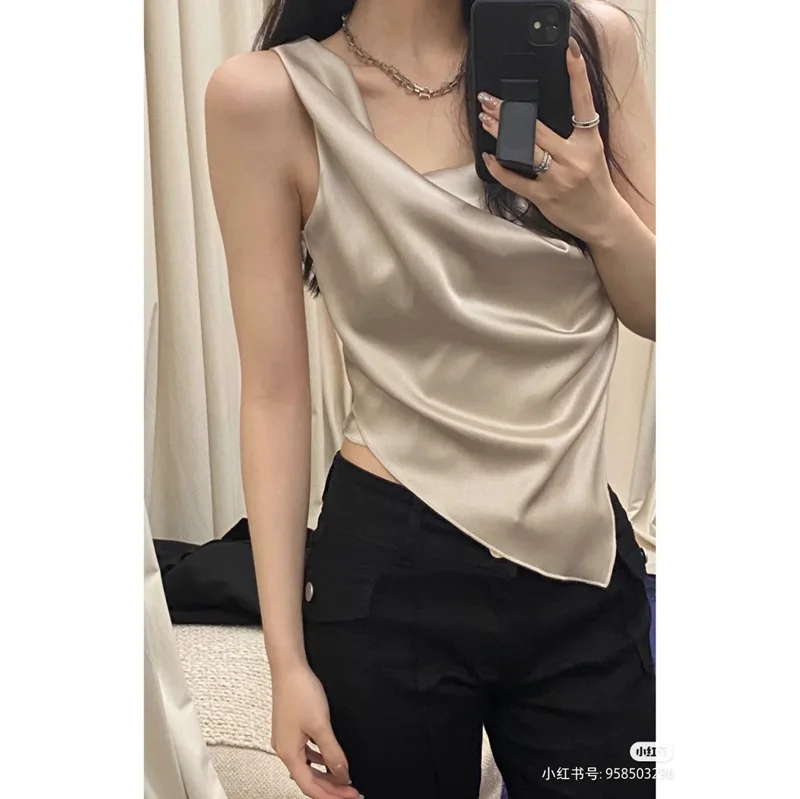 2021 New Pleated Vest Women's Small Sling Sexy Short Top 
2021 New Pleated Vest Women's Small Sling Sexy Short Top